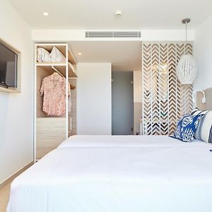 One-Bedroom Suite Sea View